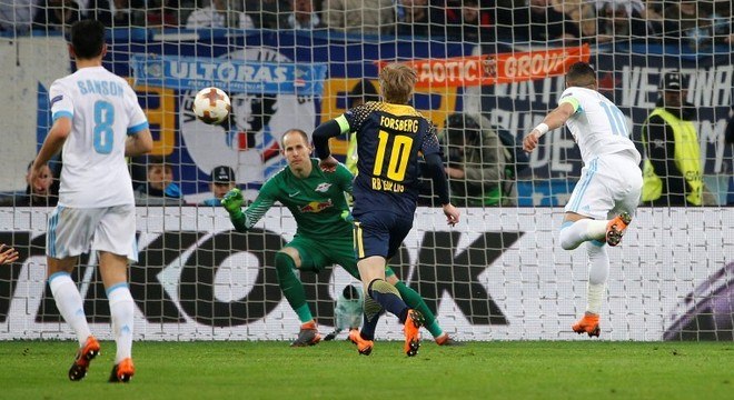 Pedalada e chute no ângulo: Payet marca golaço na Liga Europa