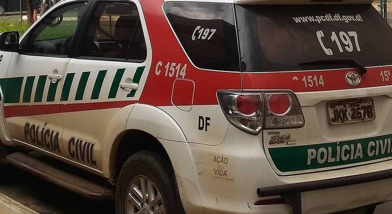 Policiais apreenderam um adolescente e prenderam um homem de 18 anos
