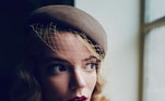 Peaky BlindersDando mais provas de sua versatilidade, a atriz também participou da série de gângsteres Peaky Blinders. No papel de Gina Gray, ela roubou diversas cenas na 5ª temporada, mostrando um lado diferente na carreira