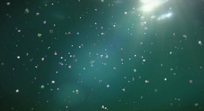 Fragmentos de plástico se originam de porções maiores em decomposição