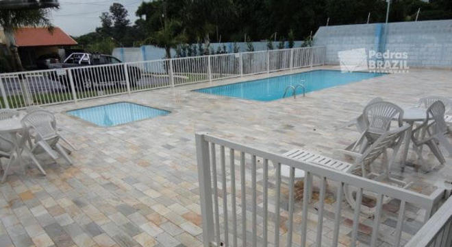 pedra antiderrapante para a piscina