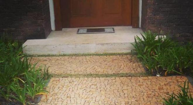 Pedra mineira no jardim