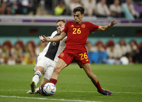 Pedri tem 20 anos de idade e é mais um dos grandes destaques da jovem seleção da Espanha. Apesar de ainda não ter anotado gols pela seleção, o meia é um jogador essencial na construção de jogadas e na consolidação do estilo de jogo 