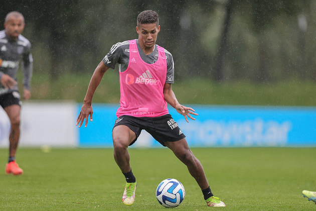 O Corinthians poderia, ainda, ter acertado o retorno de Pedrinho, uma das maiores promessas recentes das categorias de base corintiana, que custaria 12 milhões de euros. Atualmente, o atacante de velocidade está emprestado ao Atlético-MG pelo Shakhtar Donetsk, da Ucrânia