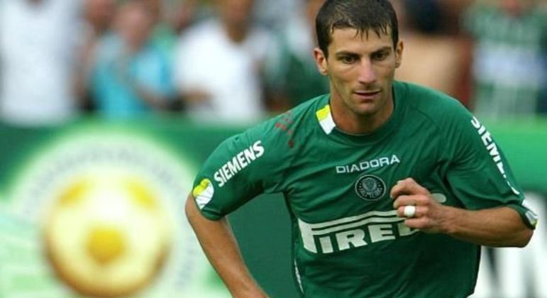 Pedrinho. Contusão travou seu enorme talento. Teve até depressão no Palmeiras