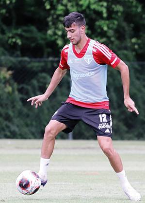 Pedrinho em treino pelo São Paulo