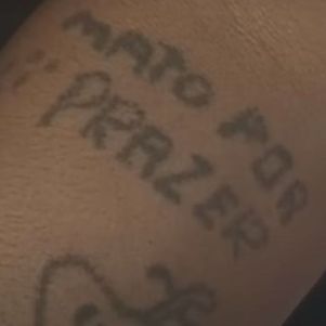 Psicanalista diz que tatuagem foi removida