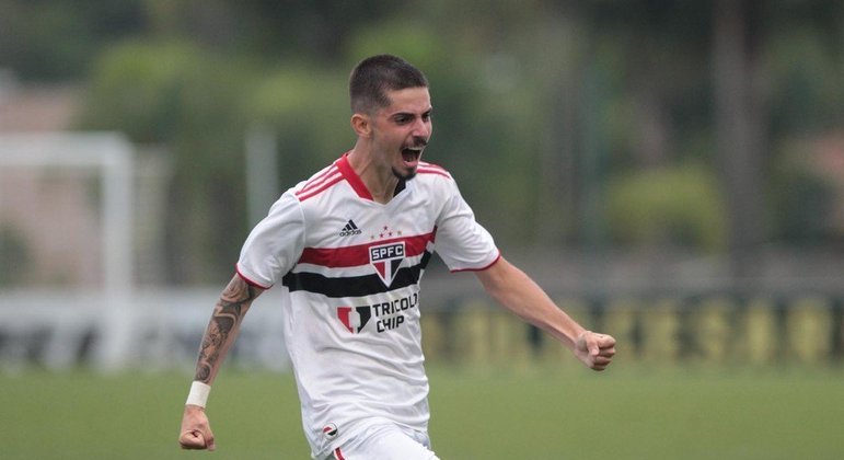 Pedrinho (São Paulo) - Aos 19 anos, é camisa dez e destaque do sub-20 Tricolor. O meia também foi aproveitado por Crespo quando era técnico do São Paulo.