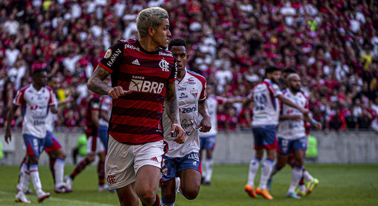 Pedro durante o duelo entre Flamengo e Fortaleza, pelo Campeonato Brasileiro