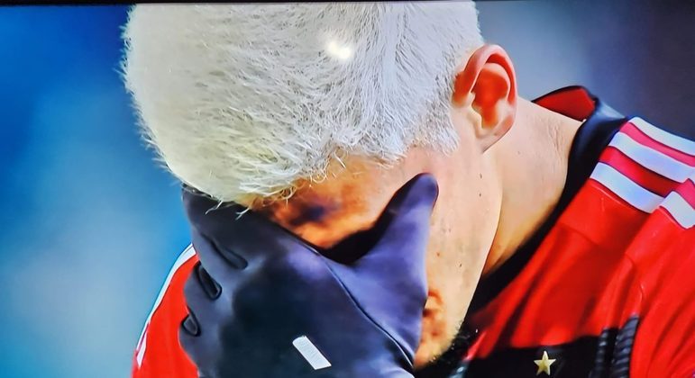 A torcida apaixonada do Flamengo deu sua resposta. Virou as costas aos jogadores na volta do Marrocos