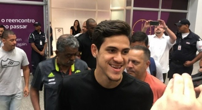 Pedro desembarcou na manhã desta sexta-feira, para se apresentar no Flamengo