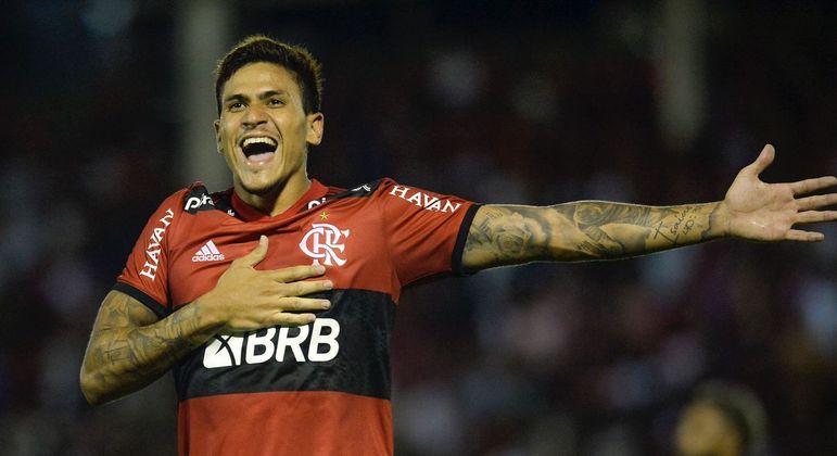 Centroavante Pedro negocia saída do Flamengo para fechar por quatro anos com o Verdão