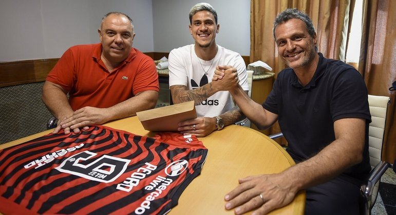 Pedro assinou com o Flamengo até o fim de 2027