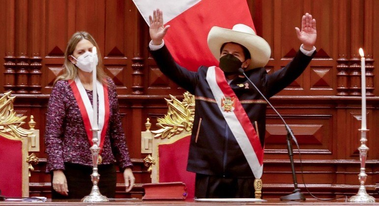 Pedro Castillo tomou posse da presidência do Peru nesta quarta (28)
