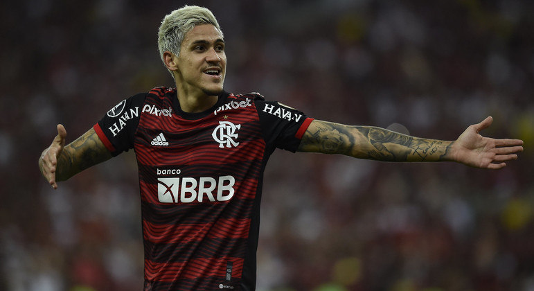 Pedro comemora gol do Flamengo contra o Vélez
