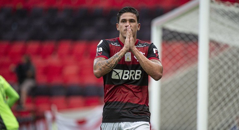 Pedro desabafou nas redes sociais sobre ser reserva no Flamengo
