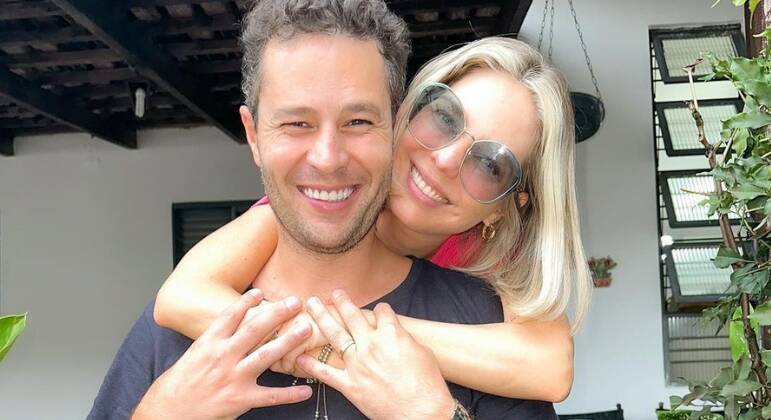 Pedro Leonardo e a esposa Thais 