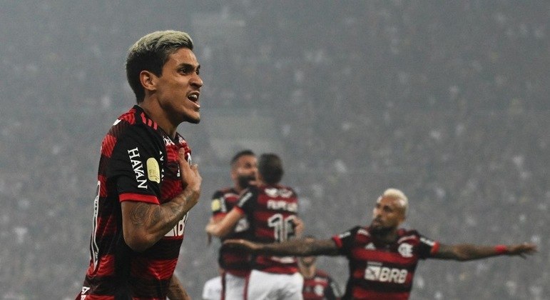 Pedro abriu o placar na vitória do Flamengo sobre o Corinthians no Maracanã