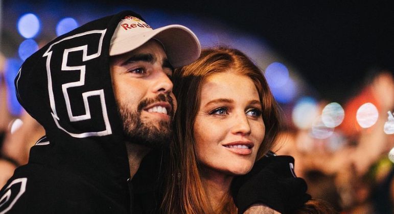 Pedro Scooby e Cintia Dicker se mudaram para o Brasil