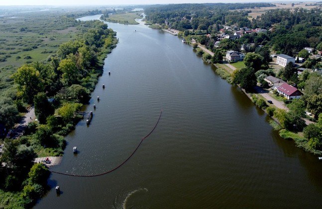 Tanto a Polônia como a Alemanha tiveram amostras de água testadas. O primeiro alarme foi feito pelos pescadores e vizinhos da área polonesa no dia 28 de julho