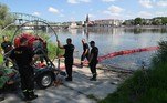 'Nunca tivemos uma operação como essa em um rio', declarou à AFP a funcionária do departamento de comunicação dos bombeiros Monika Nowakowska-Drynda