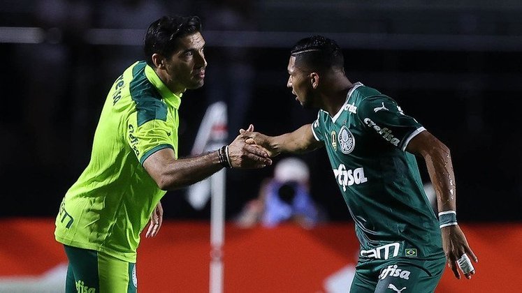Pela primeira fase do Paulistão 2022, o Palmeiras foi superior ao São Paulo e venceu dentro do Morumbi. Rony marcou para o Alviverde logo no início da partida. 