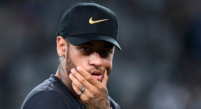 Pela segunda vez, o Barcelona enviou uma comitiva para Paris por Neymar. Segundo a rádio catalã 'RAC1', membros da diretoria do Barça foram até a França e apresentaram uma oferta para o clube parisiense. A imprensa europeia fala em duas opções de negociação.