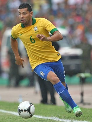 Pela Seleção Brasileira, André Santos fez pouco mais de 20 jogos e conquistou a Copa das Confederações de 2009, competição, hoje extinta, que era em anos anteriores aos de Copa do Mundo e reunia basicamente as seleções campeãs continentais. 