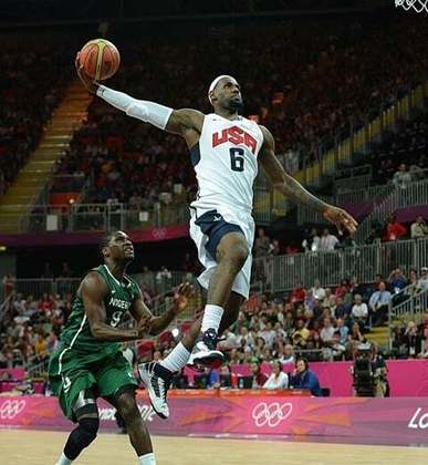 Pela seleção de basquete dos Estados Unidos, James conquistou duas medalhas de ouro nas Olimpíadas (Pequim 2008 e Londres 2012).