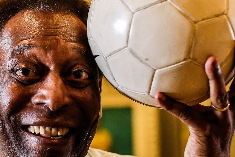 Pelé completa 80 anos e se mantém como símbolo do Brasil - Esportes - R7  Especiais