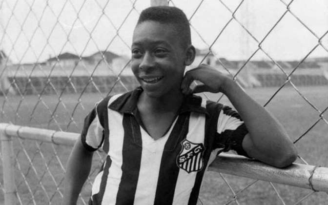 Pelé, atacante brasileiro - Estreou com 15 anos, 10 meses e 12 dias no Santos, em 1956 / O Rei foi mais um jovem que espantou o Mundo por apresentar tanta qualidade com tão pouca idade. Vale lembrar que Pelé venceu a Copa de 1958 com apenas 17 anos.  