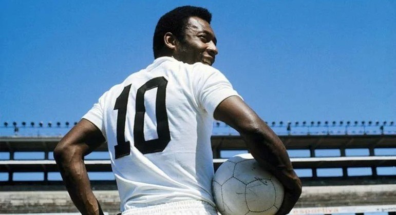 O Rei Pelé fez história no Paulistão! Ainda hoje, ele é o maior artilheiro de uma única edição do Paulistão. Em 1958, pelo Santos, o ídolo brasileiro marcou 58 gols