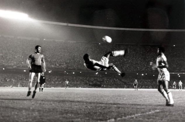 Pelé atravessa um período difícil em sua vida. Desde setembro de 2021, ele luta contra um tumor no cólon e nos últimos meses foi submetido a sessões de quimioterapia