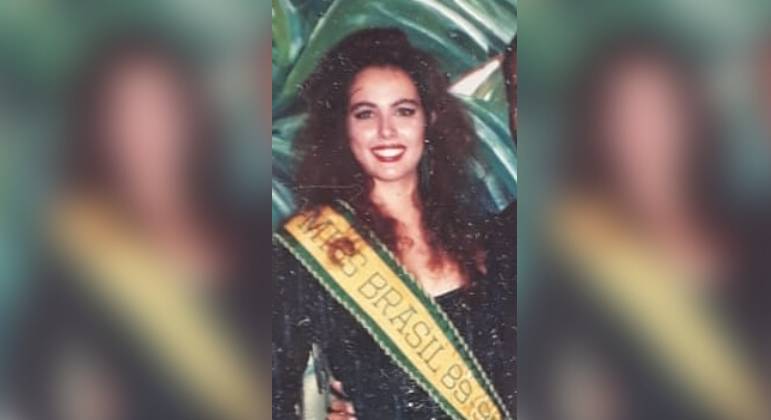 Flávia CavalcanteEste foi o único namoro oficial do Rei do Futebol com uma mulher eleita Miss Brasil. No caso, o romance começou em 1989 quando Flavia Cavalcante foi eleita a mulher mais bonita do país