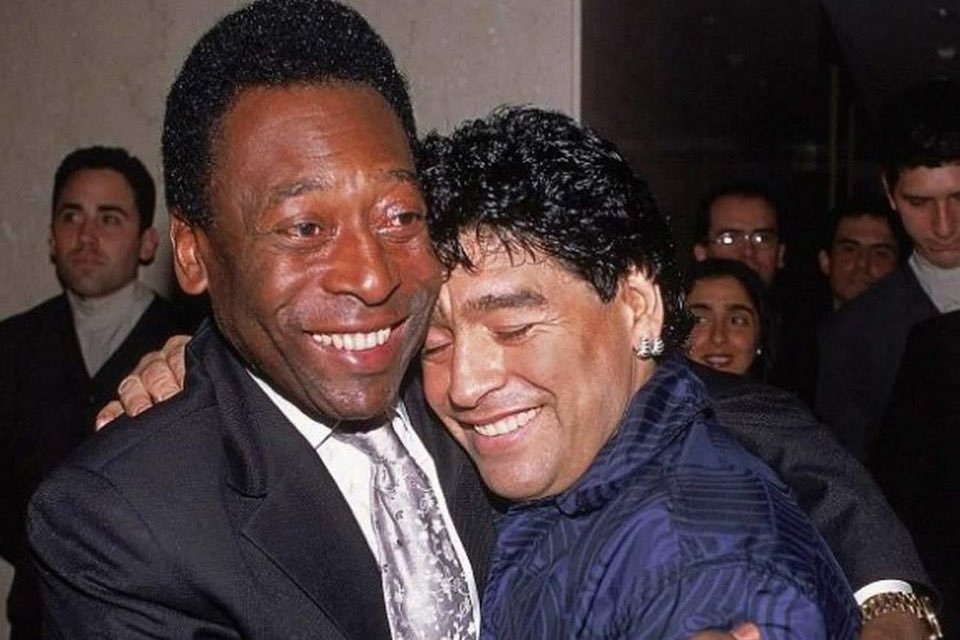 Pelé e Maradona. O mundo jamais se esquecerá dos dois. A morte não existe para os ícones