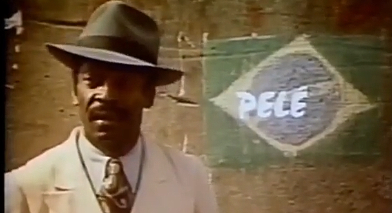 Pedro MicoTrata-se do trabalho mais diferente de Pelé no cinema. No filme, dirigido por Ipojuca Pontes em 1985, o ex-jogador interpreta o papel-título, um malandro carioca que é perseguido por bandidos e pela polícia após roubar joias. No longa, Pelé foi dublado pelo ator Milton Gonçalves