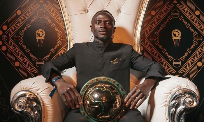 Sadio Mané não defendeu a seleção de Senegal na Copa do Mundo por conta de uma lesão. No entanto, recebeu o prêmio de jogador africano do ano. 