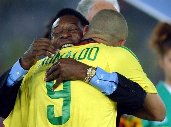 Alguns anos antes, em 2006, Pelé já havia cutucado Ronaldo, então principal jogador da seleção brasileira na Copa da Alemanha. A cornetada foi que o atacante estava acima do peso e caiu mal, já que o Fenômeno era a principal esperança do Brasil naquele Mundial