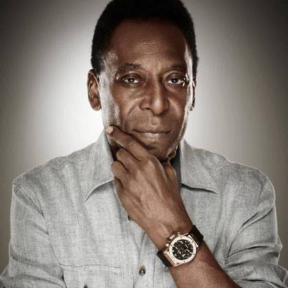 Novembro de 2014: infecção urináriaO Rei do Futebol sofreu com cálculos renais, ureterais e vesicais, que causaram a obstrução do fluxo urinário. Ele voltou a ser internado 11 dias depois