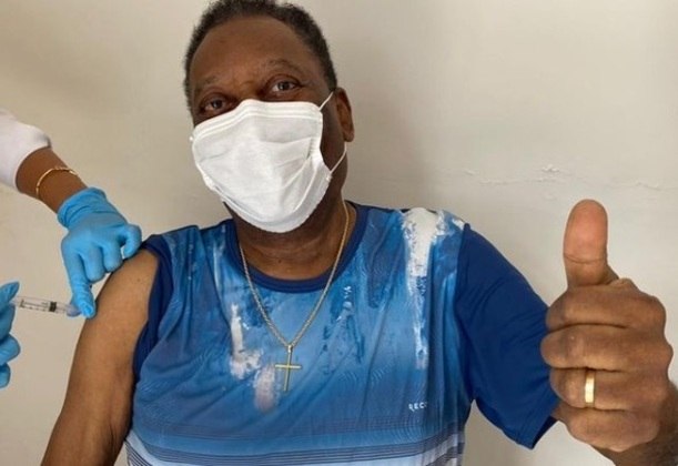 Pelé recebeu a primeira dose da vacina contra a covid-19