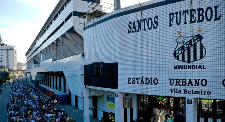 Velório na Vila Belmiro, estádio do Santos, durou 24 horas 
