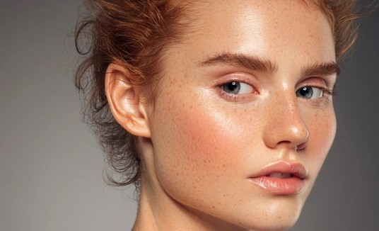 Pele natural e radiante: veja cinco dicas de maquiagem para arrasar com um visual bem glow! (Pele natural e radiante: 5 dicas de maquiagem para arrasar com um visual bem glow!)