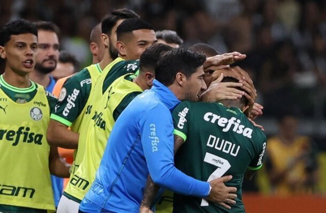 Pelo Campeonato Brasileiro, o Palmeiras engatou duas goleadas em cima de Goiás (5 a 0) e Grêmio (4 a 1), mas depois emendou três empates seguidos contra RB Bragantino, Santos e Atlético-MG