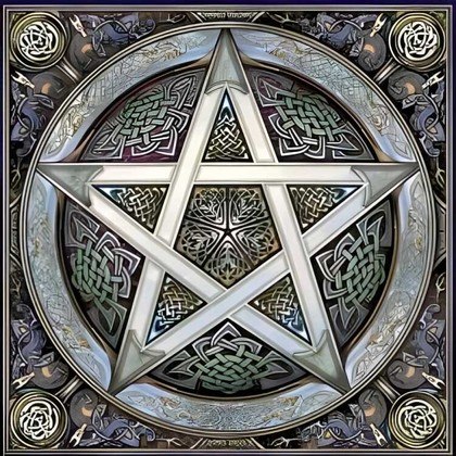 Pentagrama: A origem é multifacetada e possui diversos significados a depender da cultura a qual está associado. Costuma ser ligado ao ocultismo, magia e feitiçaria e pode ser tido como um símbolo de poder e domínio. Também está muito presente na cultura popular, como no heavy metal. 