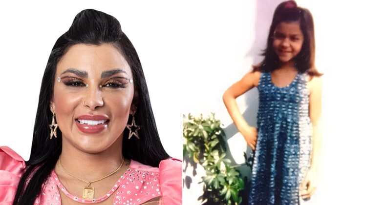Olhe que simpática a pequena Jenny Miranda! Com um vestido azul e xuxinha no cabelo, a peoa posou para a clássica foto que muitos adultos guardam de recordação: ao lado das plantinhas e com a mão na cintura. Um amor, né? 