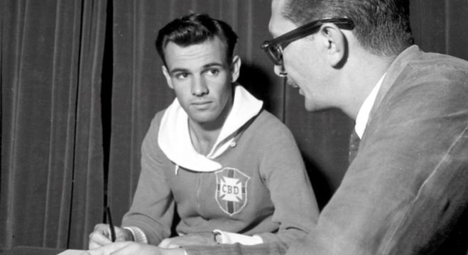 Pepe passa por consulta com psicólogo durante concentração para a Copa de 1958