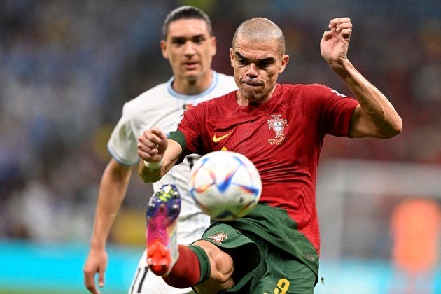 Disputando seu quarto mundial, o zagueiro Pepe, no auge dos seus 39 anos, é titular na defesa portuguesa e teve atuação segura
