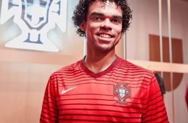 Pepe (capitão de Portugal) - 3º lugar: Osimhen (nigeriano do Napoli); 2º lugar: Haaland (norueguês do Manchester City); 1º lugar: Bernardo Silva (português do Manchester City) - Foto: Reprodução/Instagram