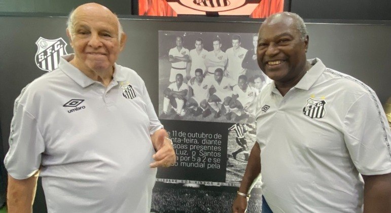 Pepe e Edu em shopping de Santos durante evento recente: homenagens a Pelé 