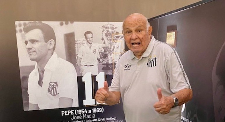Pepe: segundo maior artilheiro do Santos visitou exposição sobre o time nesta quinta-feira